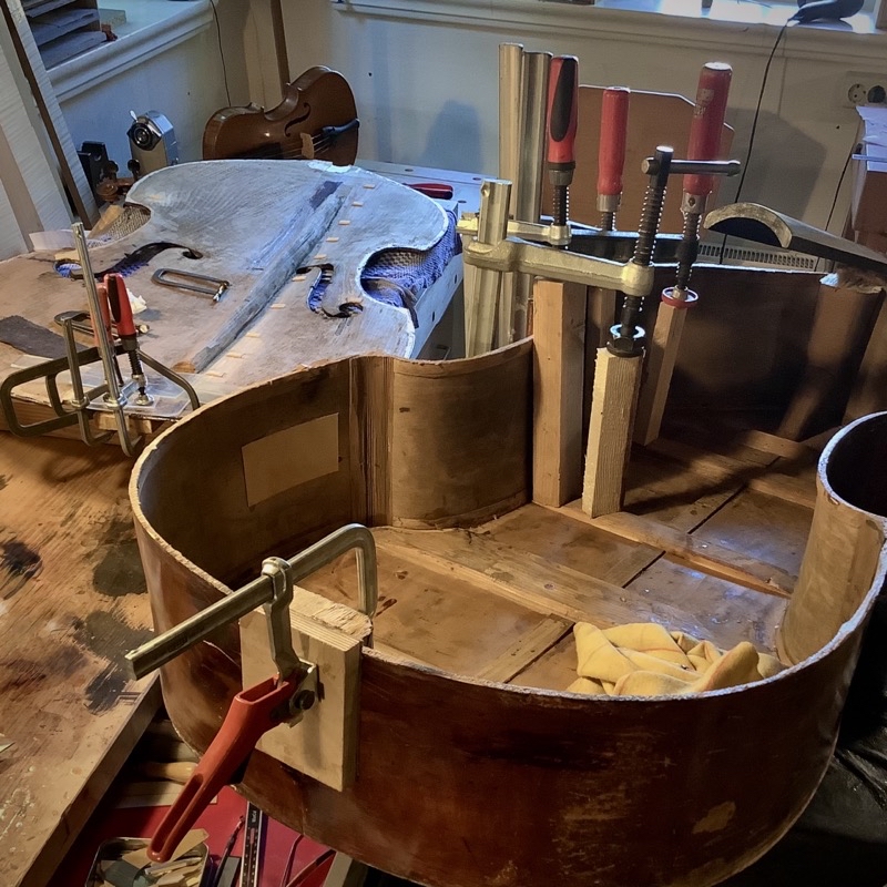 reparatur einer geige