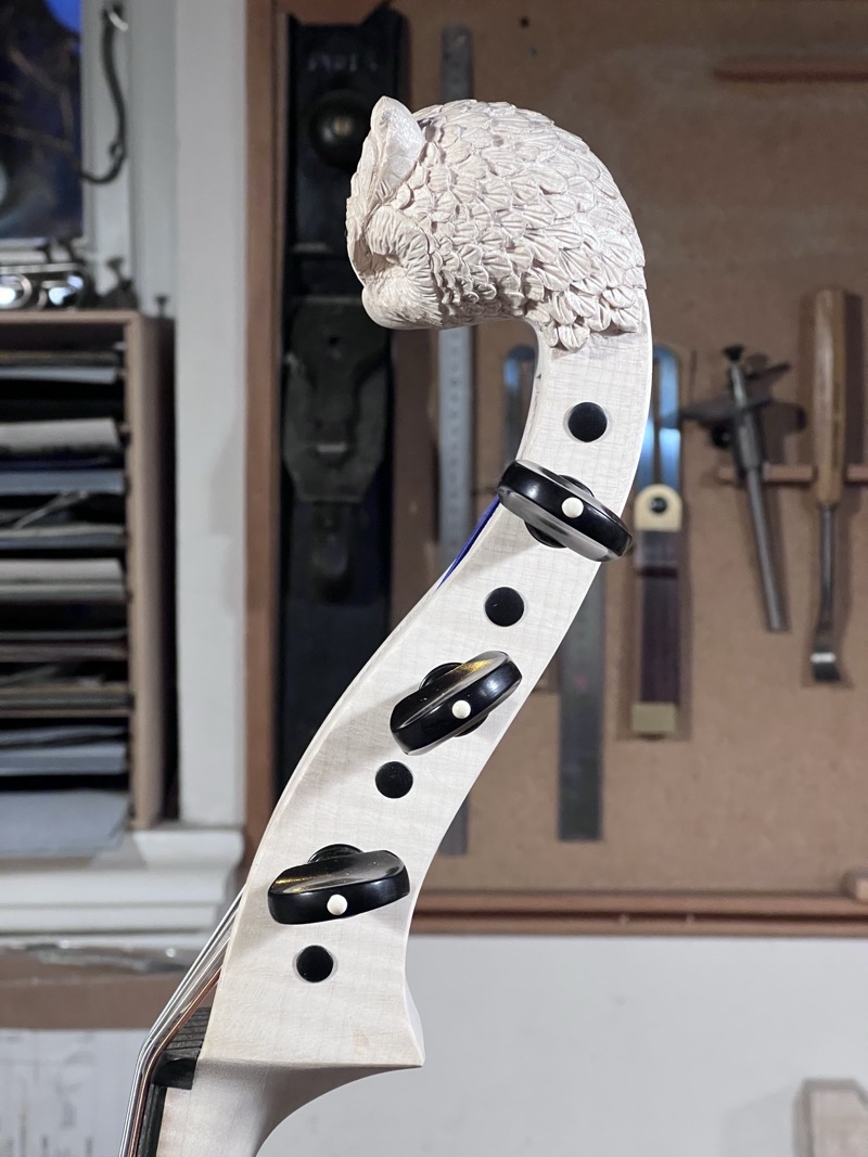 eulenkopf für eine bassgambe